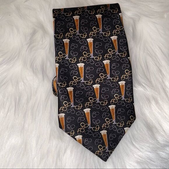 Beer & Pretzel Octoberfest Men’s Neck Tie - Picture 2 of 7